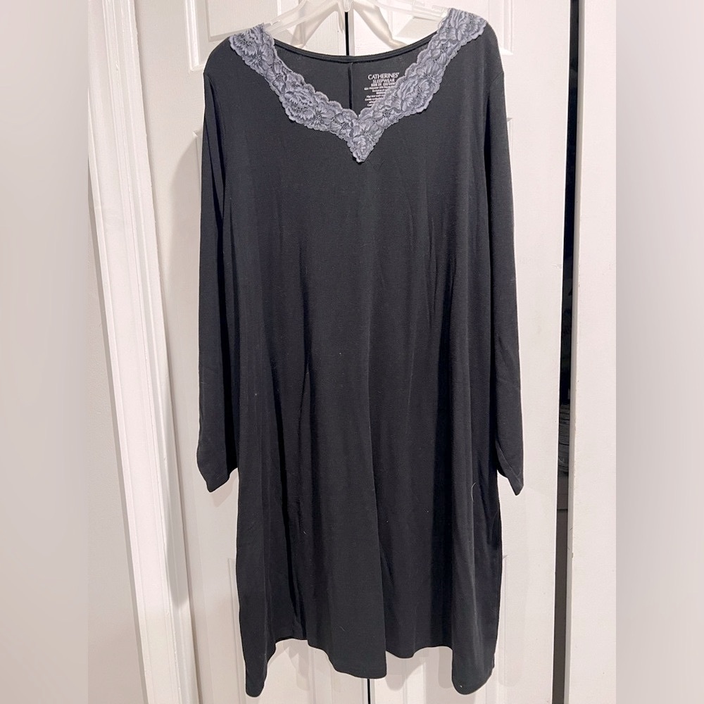 Catherine’s 🖤🩶 Nightgown - Black w Long Sleeves, Silver Lace Neckline